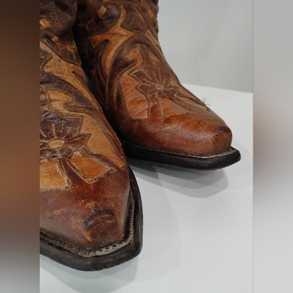VINTAGE HANDTOOLED LEATHER COWBOY BOOTS - Picture 10 of 13
